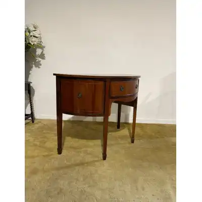 Edwardian Mahogany Inlaid Demi Lune Sideboard – Ein Meisterwerk der Möbelkunst