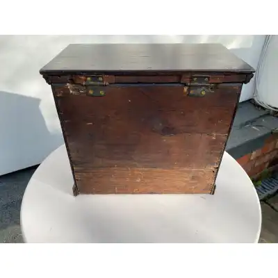 Antike Rotwalnuss Schubladenbox aus dem 18. Jahrhundert