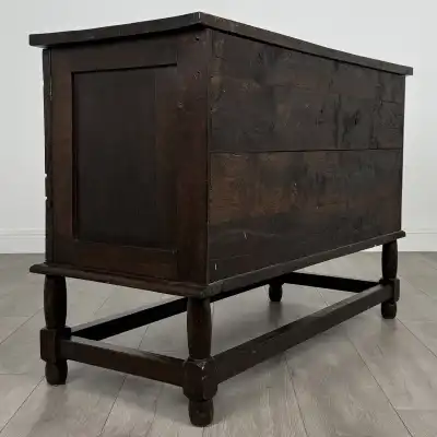 Antiker Eichen-Sideboard aus dem 18. Jahrhundert – Hochwertige Handwerkskunst