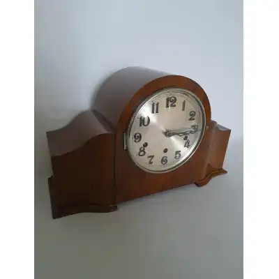 Edle Art-Deco Walnuss Kaminuhr mit Westminster-Chimes