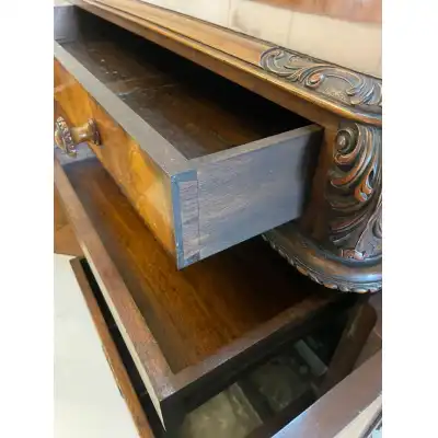 Hochwertiges antikes Sideboard aus Maser-Walnuss von Maple & Co. – ca. 1920