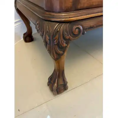 Hochwertiges antikes Sideboard aus Maser-Walnuss von Maple & Co. – ca. 1920