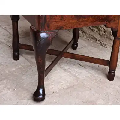 Antiker Queen Anne Mahagoni-Eckstuhl – ca. 1740