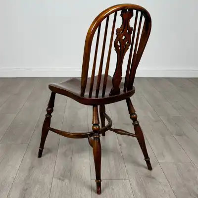 Antikes Set aus vier Windsor Esszimmerstühlen aus Ulme – 20. Jahrhundert