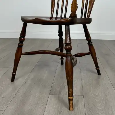 Antikes Set aus vier Windsor Esszimmerstühlen aus Ulme – 20. Jahrhundert