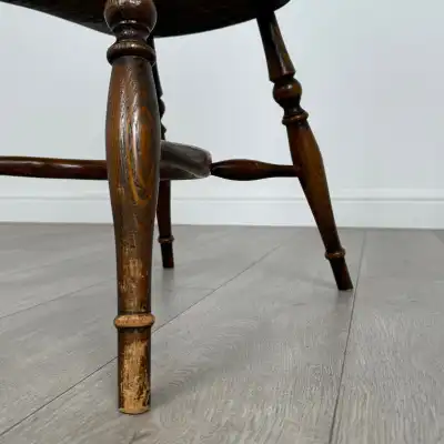 Antikes Set aus vier Windsor Esszimmerstühlen aus Ulme – 20. Jahrhundert