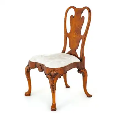 Set aus 12 Queen Anne Esszimmerstühlen aus Ulme – Stil von Giles Grendey