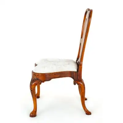 Set aus 12 Queen Anne Esszimmerstühlen aus Ulme – Stil von Giles Grendey