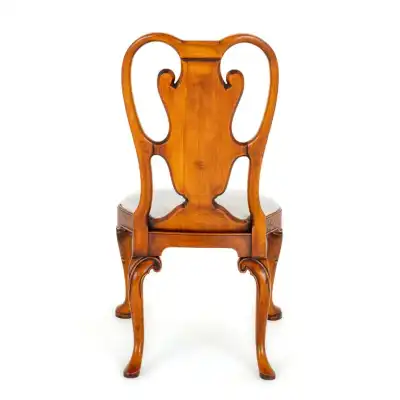 Set aus 12 Queen Anne Esszimmerstühlen aus Ulme – Stil von Giles Grendey