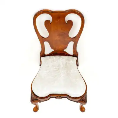 Set aus 12 Queen Anne Esszimmerstühlen aus Ulme – Stil von Giles Grendey