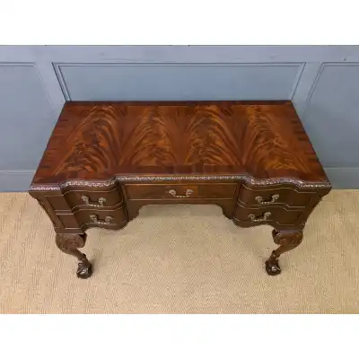 Antiker Chippendale Schreibtisch aus Flammenmahagoni – ca. 1920