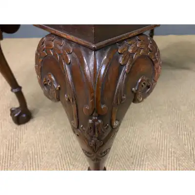 Antiker Chippendale Schreibtisch aus Flammenmahagoni – ca. 1920