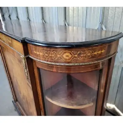 Viktorianische Inlaid- und Ormolu-besetzte Walnuss-Anrichte