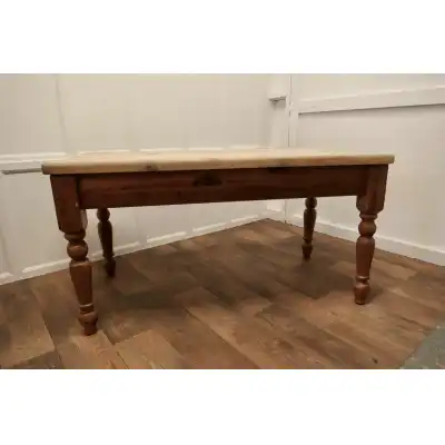 Pine Farmhouse Kitchen Table – Antiker Esstisch aus Kiefernholz von 1930