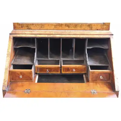 Antikes Bücherregal im Queen Anne Stil