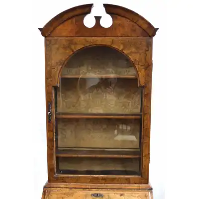 Antikes Bücherregal im Queen Anne Stil