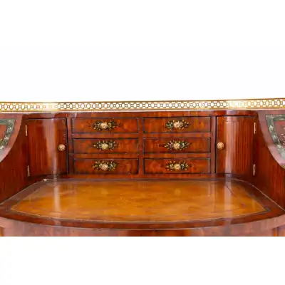 Ein Eleganter Schreibtisch aus den 1920er Jahren