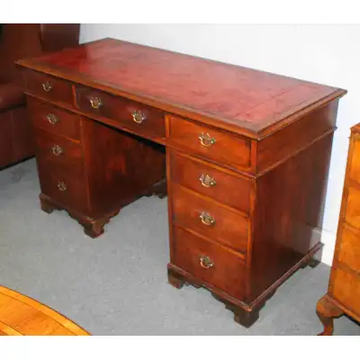 Antiker Mahagonischreibtisch aus der Viktorianischen Ära