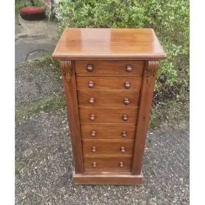 Viktorianische Kommode aus massivmahagoni