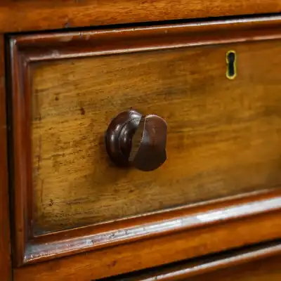Ein klassischer Mahagoni-Schreibtisch aus der Edwardianischen Ära