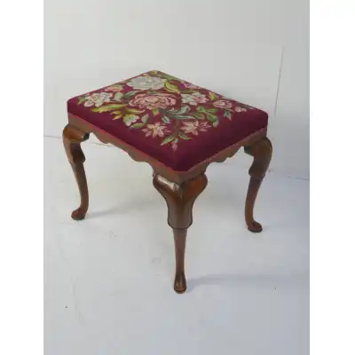 Antiker Hocker aus walnuss