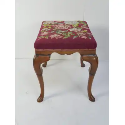 Antiker Hocker aus walnuss