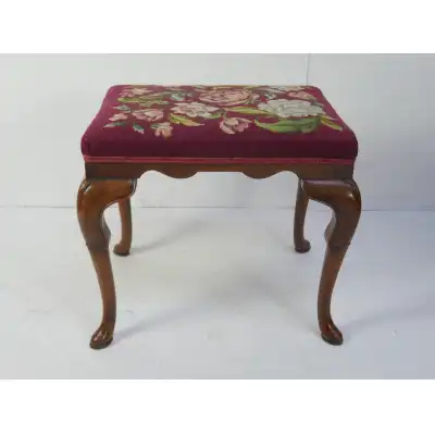 Antiker Hocker aus walnuss