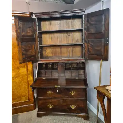 Georgianisches Bücherschrank