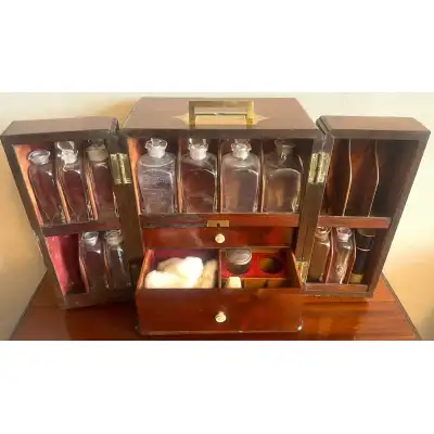 Antikes Apothekerkabinett aus Mahagoni