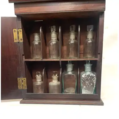 Antike Apothekerbox aus Mahagoni