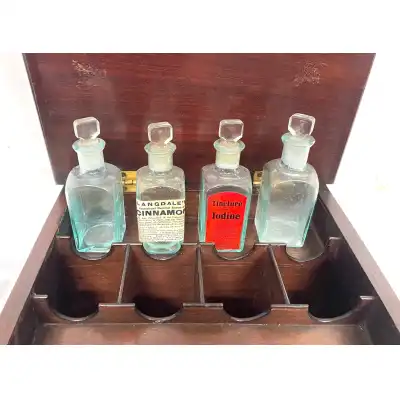 Antike Apothekerbox aus Mahagoni