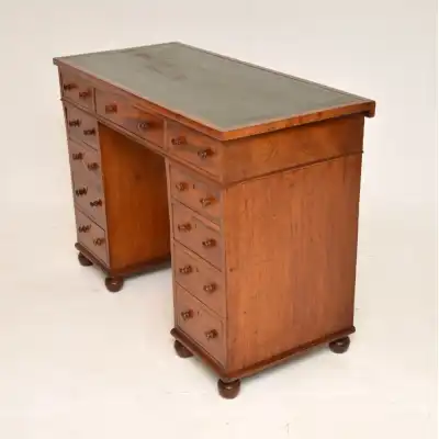 Viktorianischer Schreibtisch aus massivmahagoni