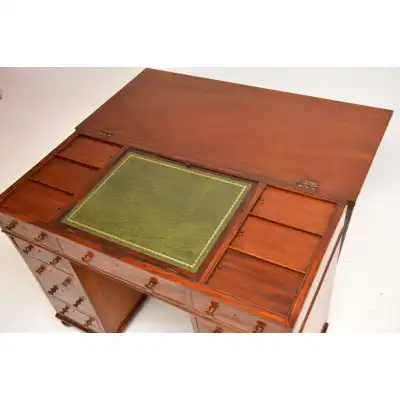 Viktorianischer Schreibtisch aus massivmahagoni