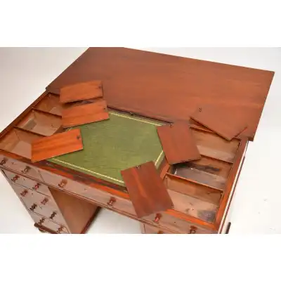 Viktorianischer Schreibtisch aus massivmahagoni