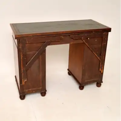 Viktorianischer Schreibtisch aus massivmahagoni