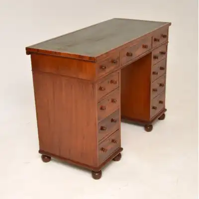 Viktorianischer Schreibtisch aus massivmahagoni