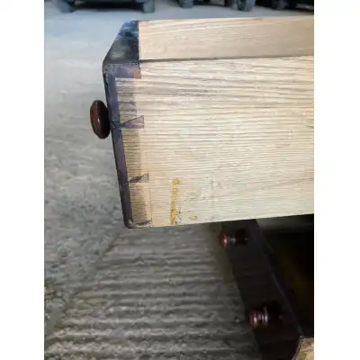 Antiker Schreibtisch aus massivmahagoni