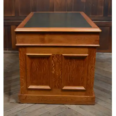 Eleganter Schreibtisch aus schottischer Eiche