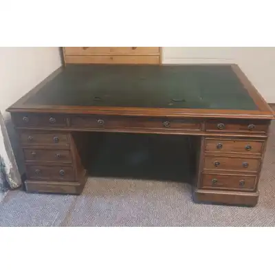 Spätviktorianischer Schreibtisch aus Mahagoni