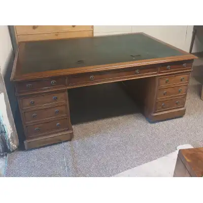 Spätviktorianischer Schreibtisch aus Mahagoni