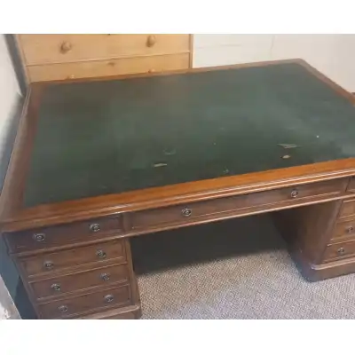 Spätviktorianischer Schreibtisch aus Mahagoni