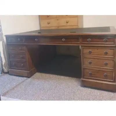 Spätviktorianischer Schreibtisch aus Mahagoni