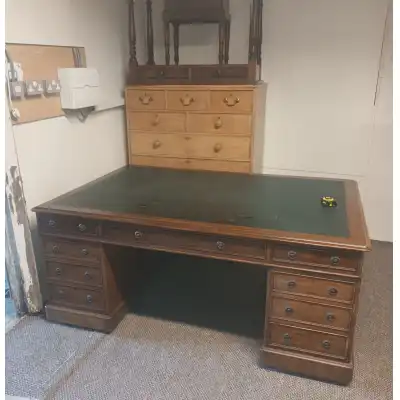 Spätviktorianischer Schreibtisch aus Mahagoni