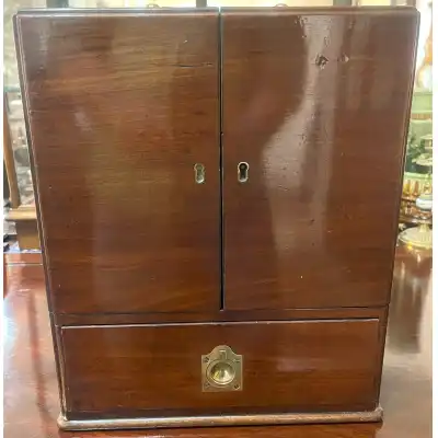 Antikes Medizinschränkchen