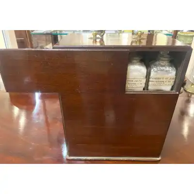 Antikes Medizinschränkchen