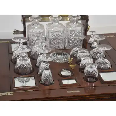 Antiker Mahagoni Getränkeschrank