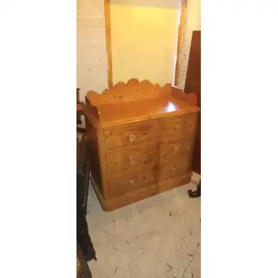 Antike Kommode aus Kiefer