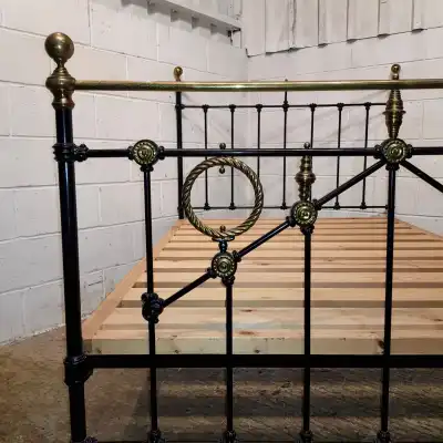 Antikes Doppelbett