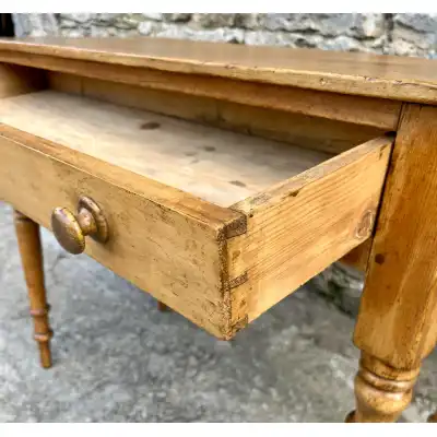 Schreibtisch
