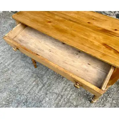 Schreibtisch